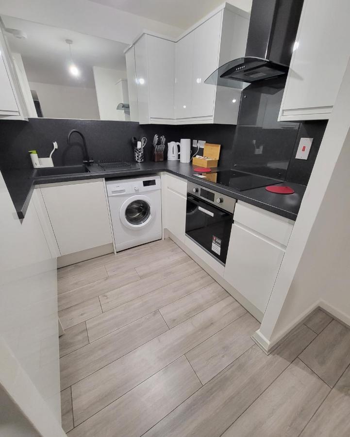 פלמסטד Garland Modern 2 Bedroom Apartment With Parking London מראה חיצוני תמונה