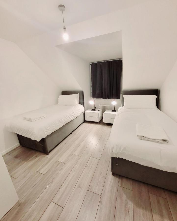פלמסטד Garland Modern 2 Bedroom Apartment With Parking London מראה חיצוני תמונה